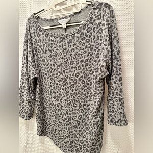 WOMEN'S MARKET & SPRUCE SMALL GRAY LEOPARD PRINT SOFT KNIT TUNIC TOP SWEATER S